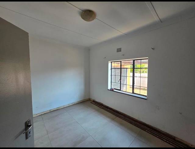 4 BEDROOM HOUSE FOR SALE IN CLAYVILLE EAST